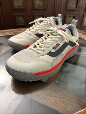 VANS UltraRange EXO MTE -1 Beige and Gray Low-Top Sneakers Woman Size 6